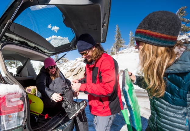 hiker couple with rental car