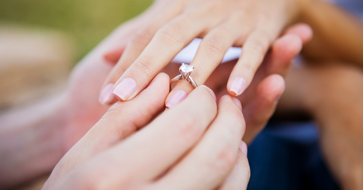 What You Need to Know About Buying an Engagement Ring | AMA